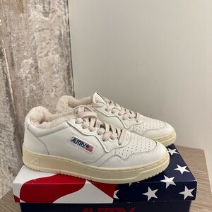 Autury medalist low shearling  White Sneaker new in box sizes avail 39 and 40